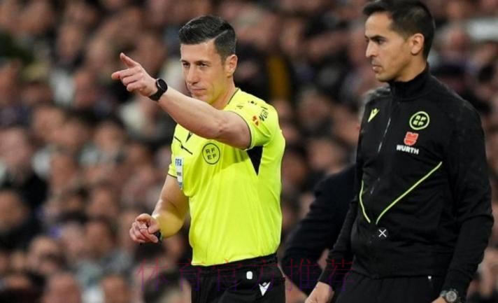 世体:琼阿梅尼手球是明显点球 他应该2黄被罚下 世体:琼阿梅尼手球是明显点球 他应该2黄被罚下